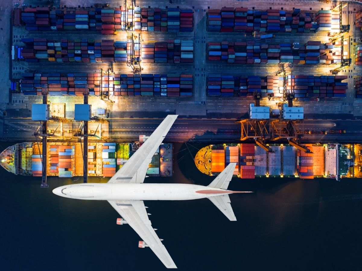 Corporate logistics vehicle fleet operations for road freight forwarding